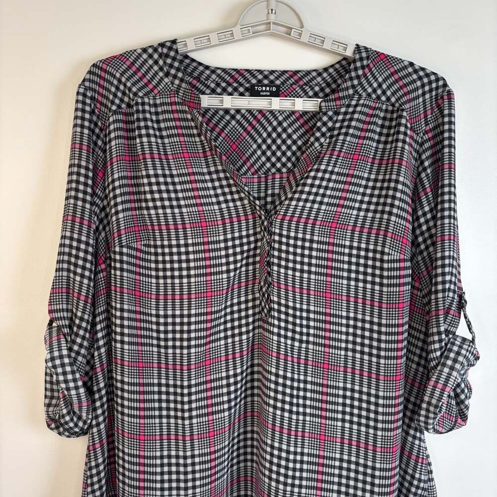 Torrid harper v-neck half button roll tab sleeve top plus 2X black pink plaid